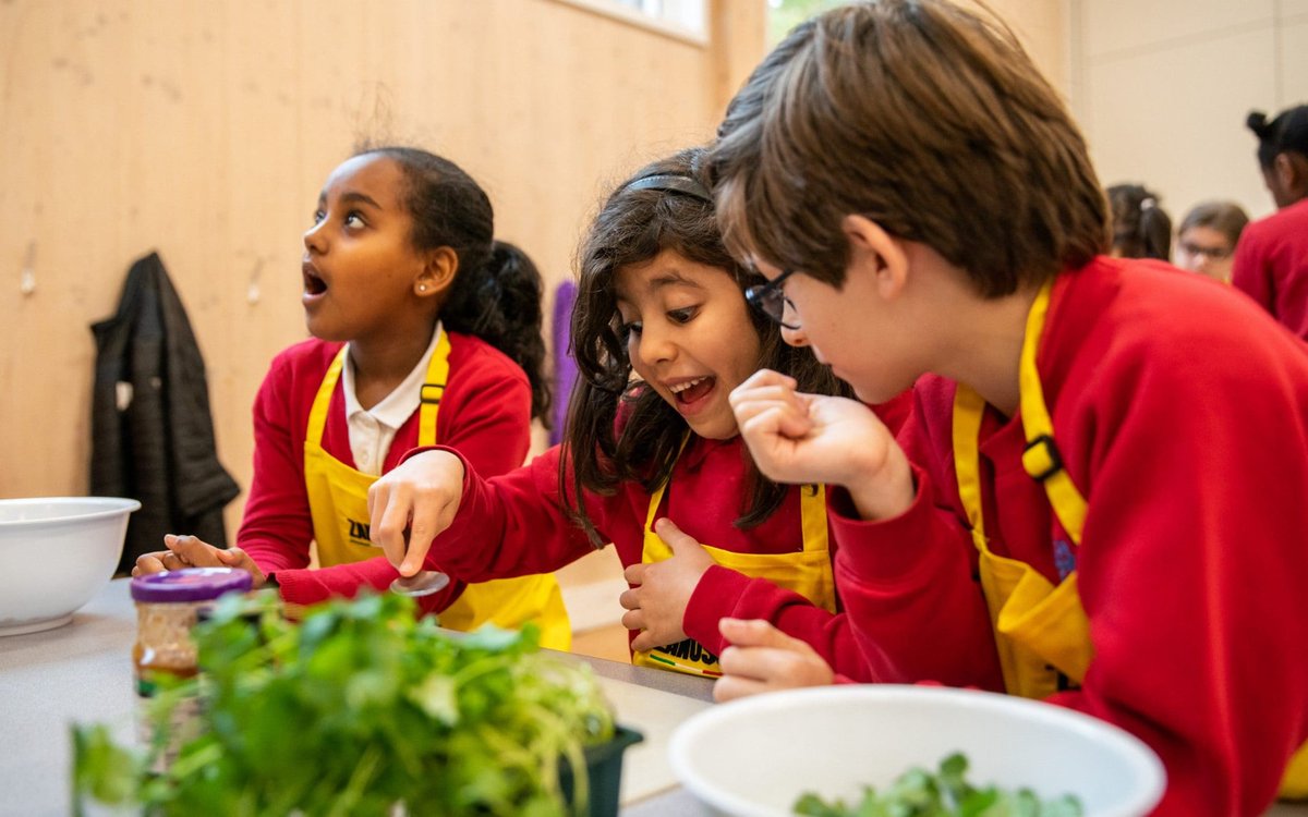 DeclanOngod's tweet photo. Teaching kids how to cook not only gives them crucial life skills, but can also be an engaging way to teach subjects like maths and science. Recepies are a versatile teaching tool and should be considered for your next maths or science lesson! https://t.co/aNsJRWp9qJ