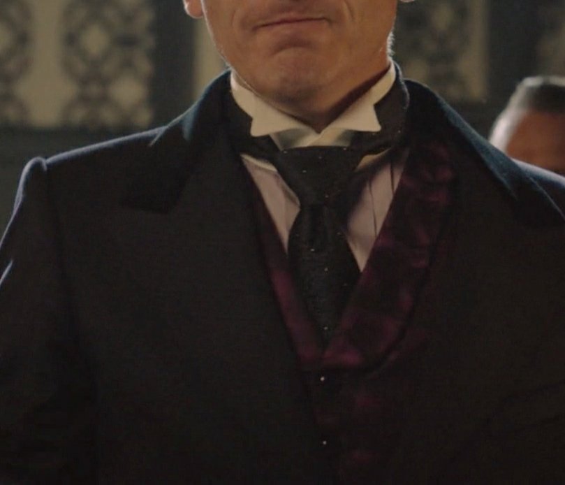 Oswald Chesterfield Cobblepot Іn Details: A Thread