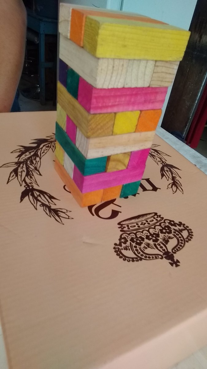 angeldelrap95's tweet photo. #Diaenfamilia Un sábado de Jenga en #Cuarentena https://t.co/i97o2Ktr1x