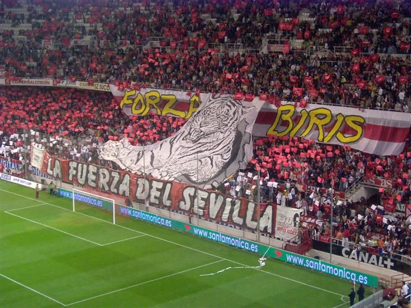 birisoficial's tweet photo. Queremos mandar nuestro apoyo a todas las personas ingresadas por el #COVIDー19  en estos momentos, especialmente a Juan Carlos, antiguo miembro de Biris que lleva décadas en nuestro Gol Norte y al que esperamos volver a ver pronto animando al @SevillaFC.

¡FUERZA PARA TODOS 💪! https://t.co/xrPodOZLTv