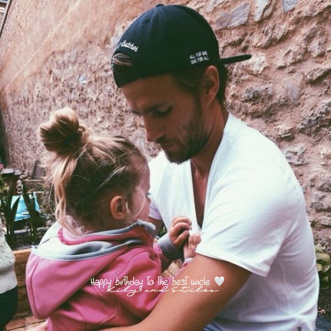 lilycms's tweet photo. Tanti auguri a te che mi hai vista crescere e c'eri sempre quando stavo per cadere.
Tanti auguri al mio uomo, ti voglio bene.
Tua, Lily https://t.co/lqZETR0XOk