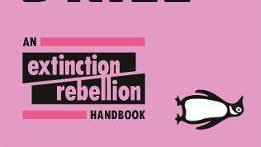 Nous vous proposons un livre pendant que vous êtes à la maison.✊🌿"This Is Not A Drill" par #ExtinctionRebellion, sur l’#urgenceclimatique et sur la nécessité qu’ont les citoyen.ne.s de se soulever pour influencer les choix des gouvernements.