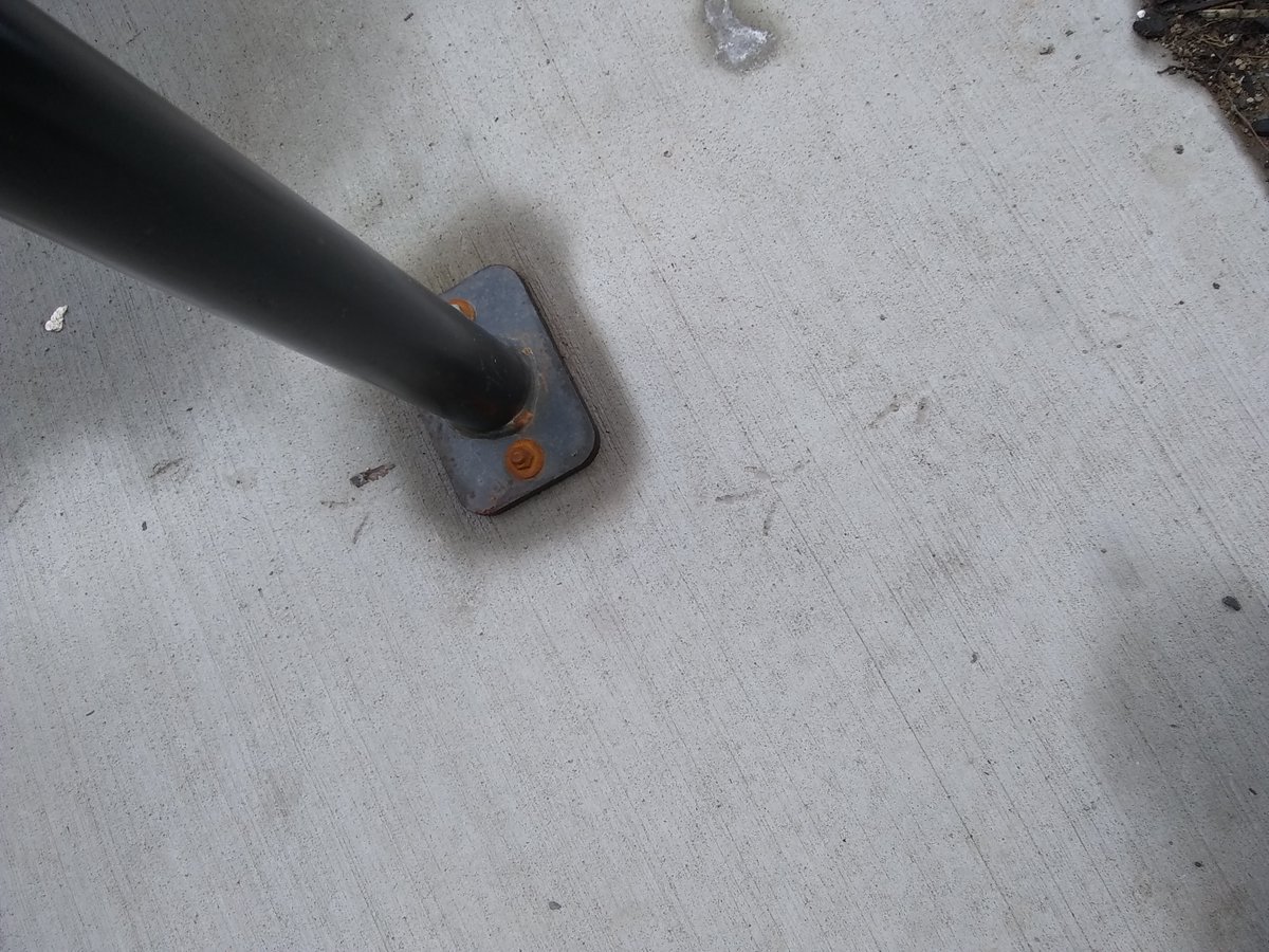 tim_fedak's tweet image. Excited to add this bird trackway #urbanfossil to the Urban Geology map today. The bird did not move around the pole, because... google.com/maps/d/viewer?…