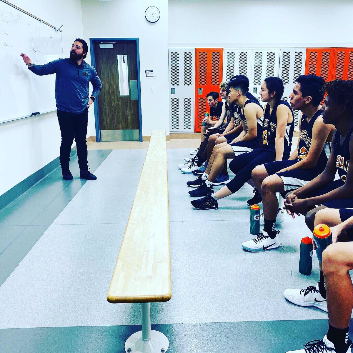 CastaicHoops's tweet image. Appreciated every step and challenge of our first season! Can’t wait to get back on the court with these guys🙏

#CastaicHoops