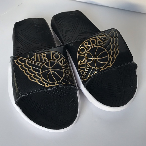 Takeapeekhere's tweet photo. So good I had to share! Check out all the items I'm loving on @Poshmarkapp #poshmark #fashion #style #shopmycloset #converse #northside #nike: https://t.co/sHMlwxi2XN https://t.co/m1FAVjW6ga