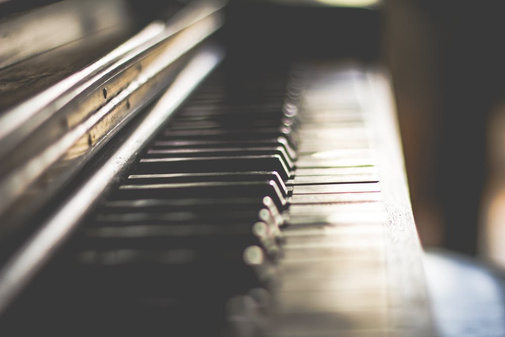 ben_watt's tweet photo. It’s difficult in isolation, but I made this playlist of late night piano meditations by Debussy, Satie, Ravel and more. It has settled my soul a little bit. Hope it helps. #Covid_19 #HighRiskCovid19 → https://t.co/GYfd0V2E8e https://t.co/T0nRsIUuDG