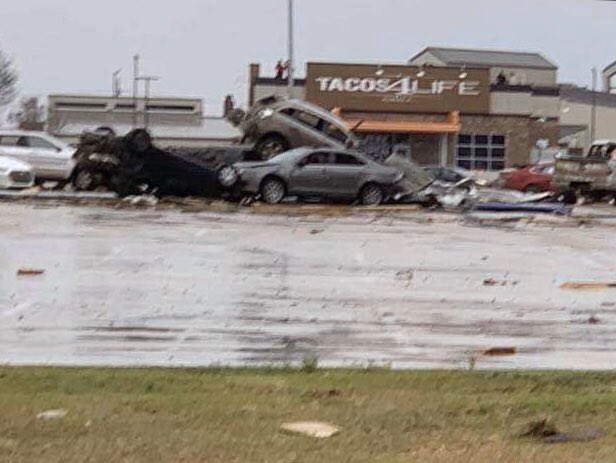 audrey_k14's tweet photo. please keep jonesboro In your prayers. #JBSTRONG https://t.co/yLwQ5OVIwm