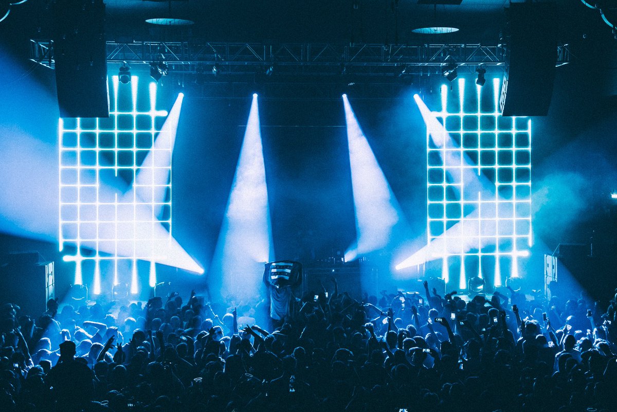 anthonymooney's tweet photo. Well since I would have been shooting with the @ThirdPartyLive lads tonight for their annual LIIIVE show, now is probably a good time to share some photos from last years show 📸🙌

#thirdparty #LIIIVE https://t.co/I2eUliwiX6