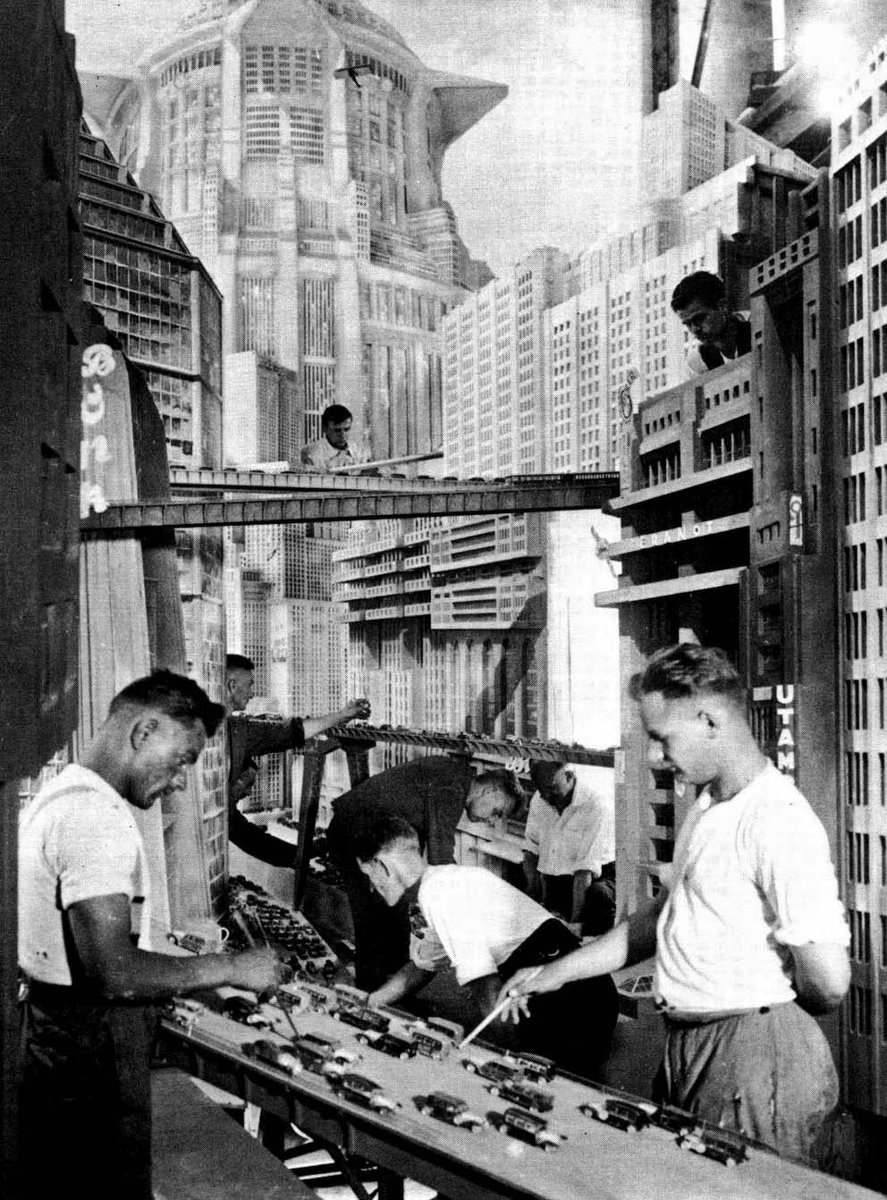 Behind the scenes of METROPOLIS. 
