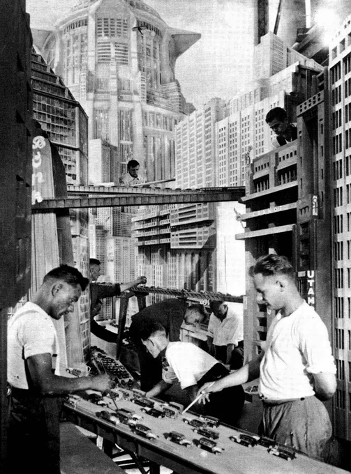 Behind the scenes of METROPOLIS. 