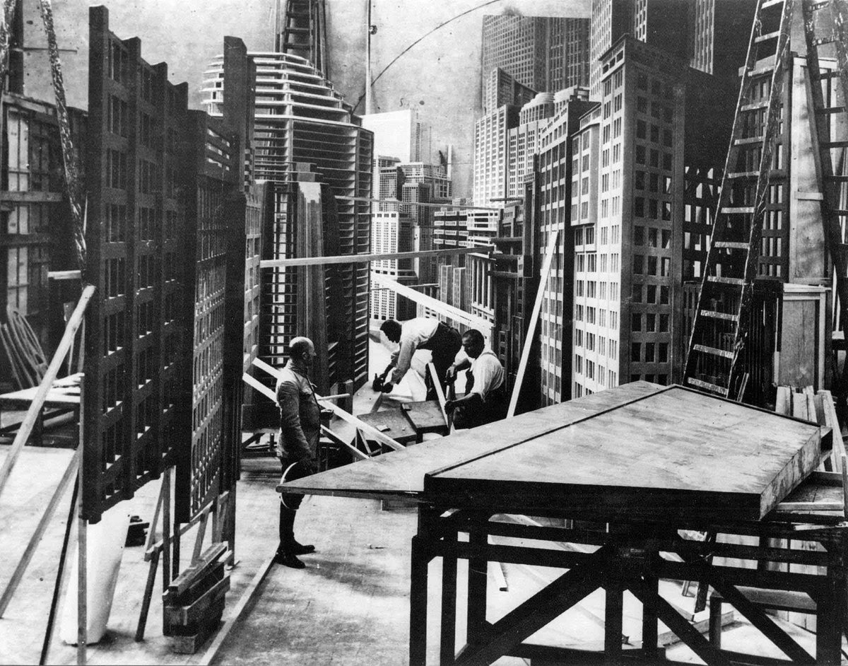 Behind the scenes of METROPOLIS. 