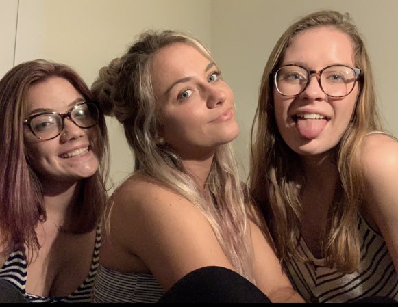 Mirdawg00's tweet photo. Gal Pals ✨ https://t.co/a5qIcdEBhH