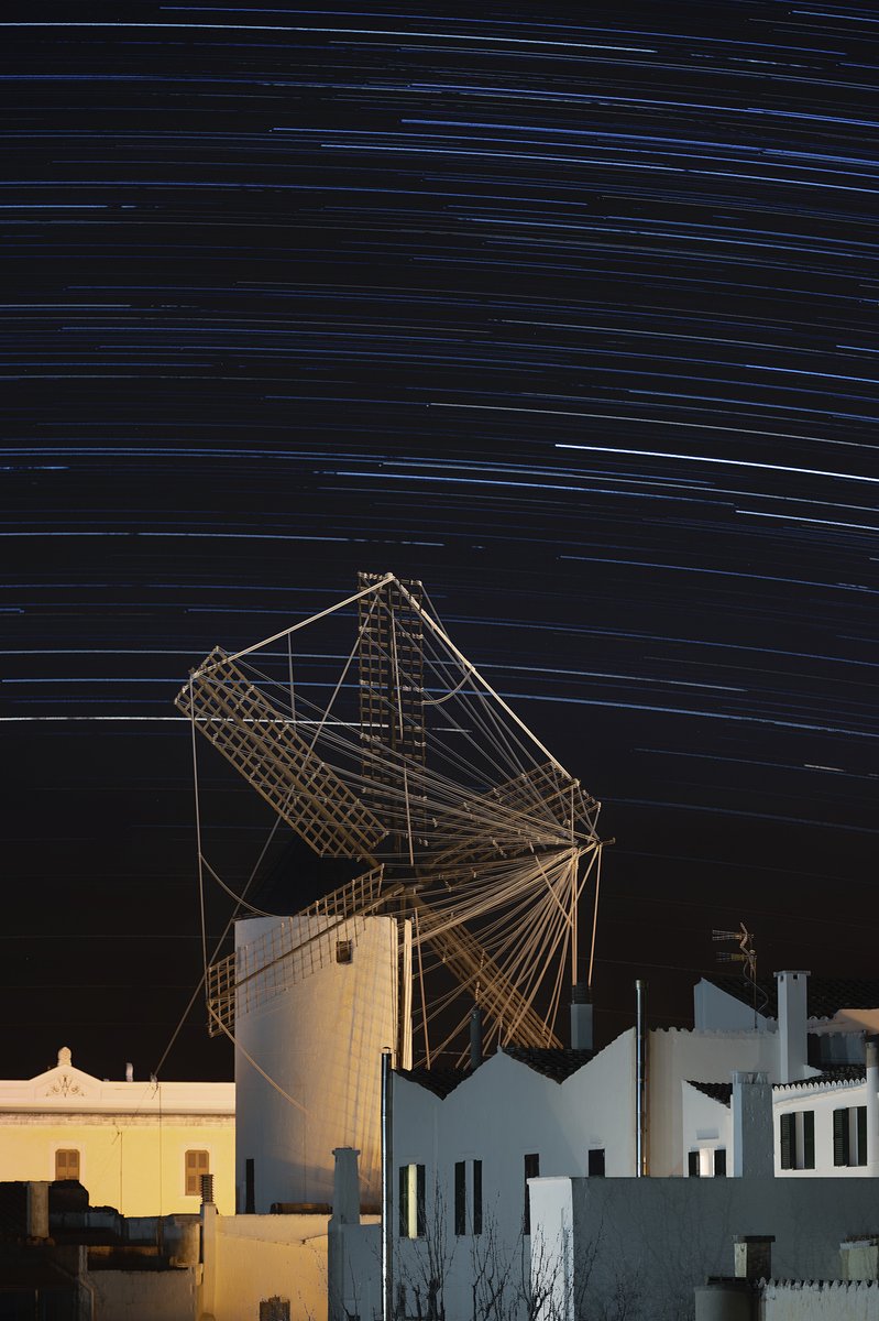 In a normal day of quarantine, clouds disappear to allow us enjoy the stars trailing over the Wind Mill of Ciutadella. The city lights help create volume and texture in the foreground. From the window, what else? 🤓

📷 Nikon Z6 | 125mm | f/4 | 2s | 4000 ISO | 3000K | 2014 photos