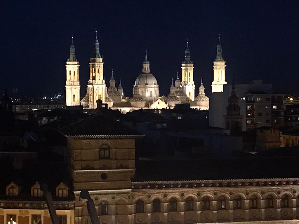 campilloreyes's tweet photo. #DesdeMiVentana 
#QuedateEnCasa 
💚👏👏👏👏💚 https://t.co/h7z9Ykw3gb