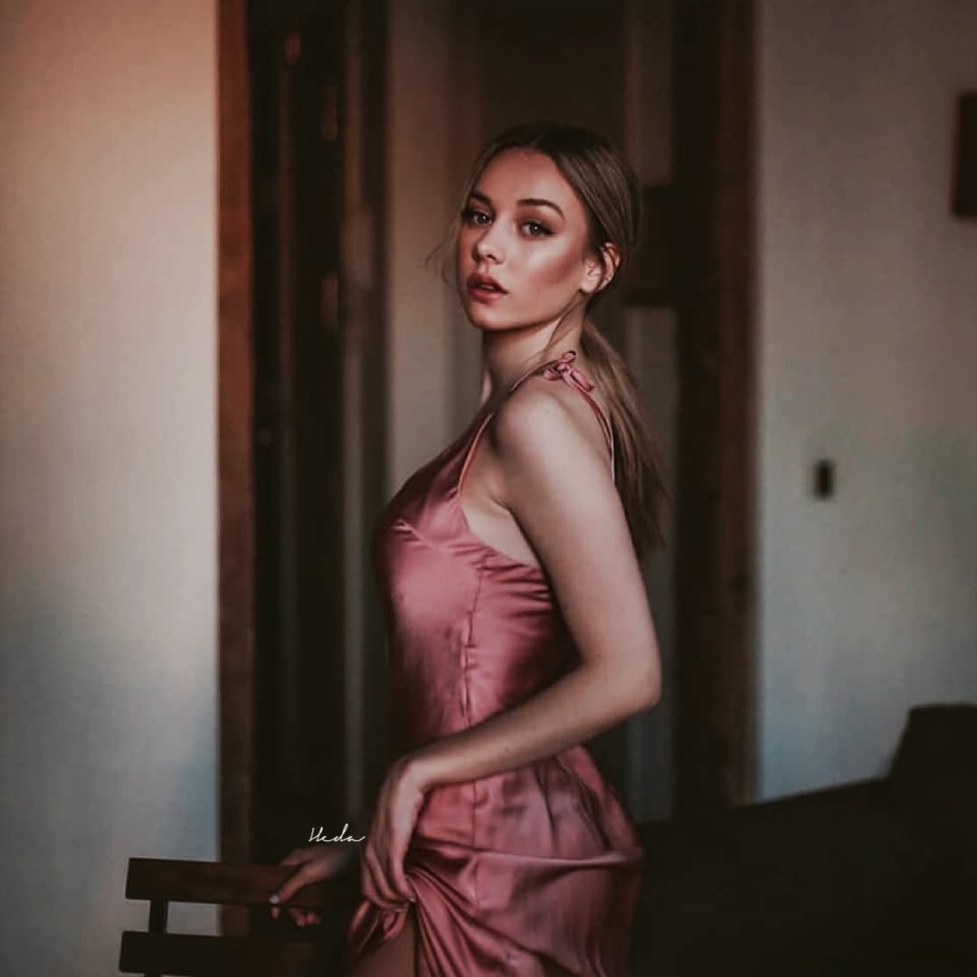 alyciacohvn's tweet photo. Tonight
You just close your eyes
And I just watch you
Slip away
How close am I
To losing you https://t.co/xOVvho8miN