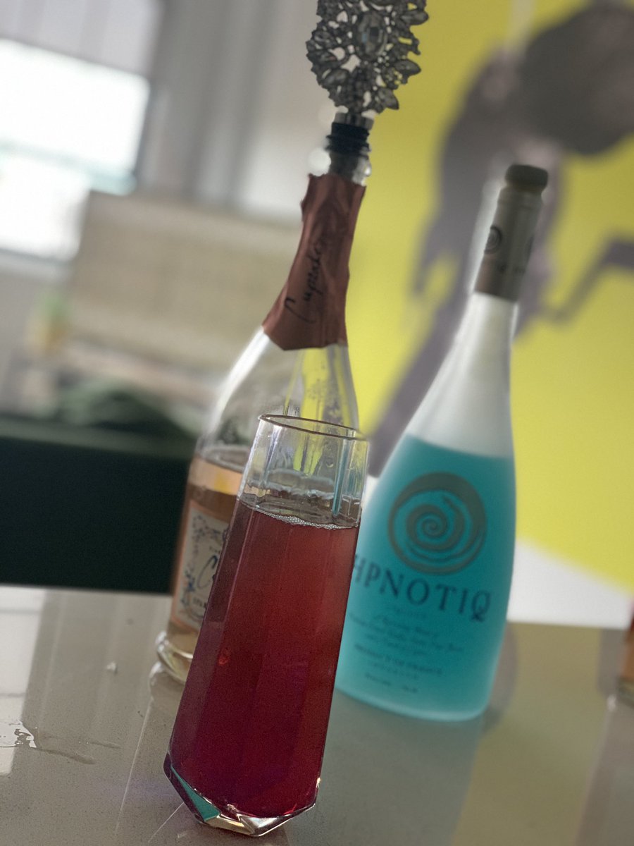 RatchetNerd_'s tweet photo. Rosé Libre (yes this is a mimosa) 🍾🥂✨ #VirtualMania https://t.co/AhZ1w1ouqP