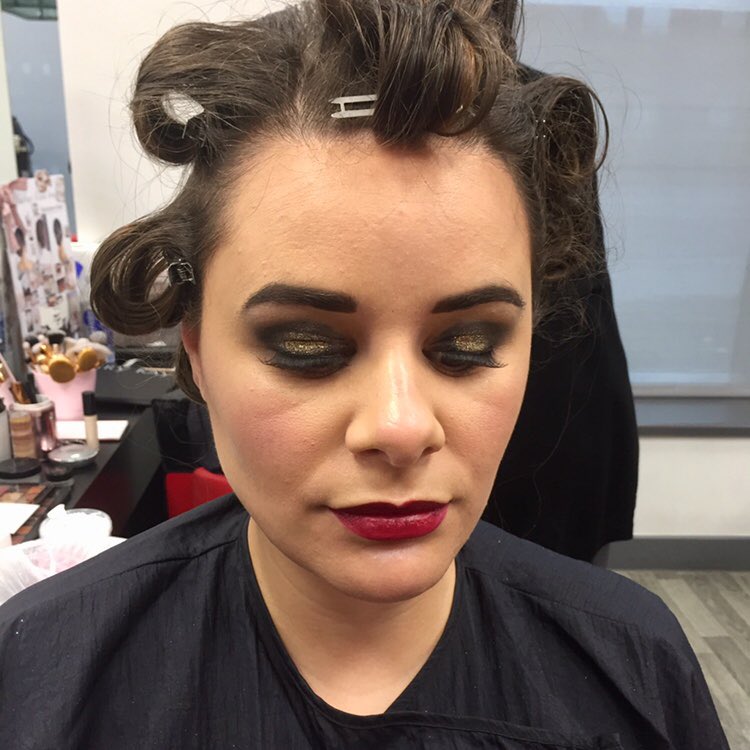 ‘Putting on the Ritz!’ 

#1920smakeup #makeup #mua #northamptonmua #northampton #vintage #thepowderpuffparlour