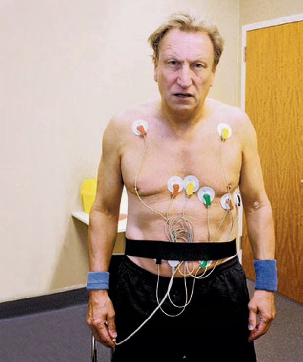 If you are a football person please join the challenge of posting a football photo. Just one picture, no description. Please copy the text in your status, post a picture and look at some great memories/pictures. Missing football very much!