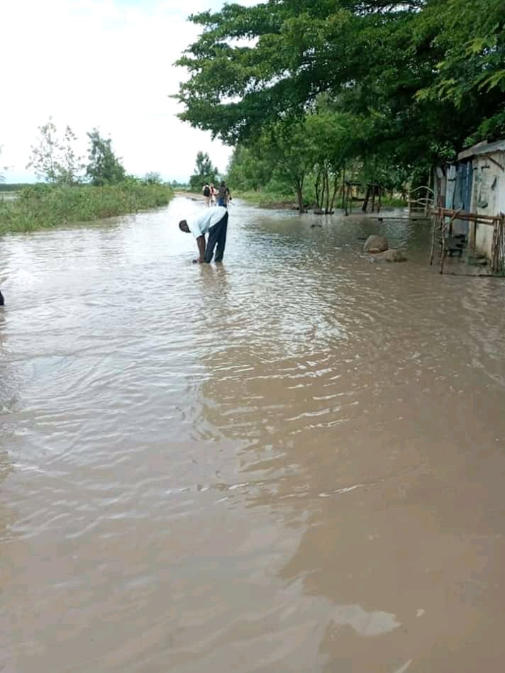 nyarondigo's tweet photo. This is Ombeyi village in Muhoroni, Kisumu County. I'm just wondering if #StayAtHome can work for them when their houses and property are being swept. Only solution is to converge in evacuation centre in hundreds for safety during this Coronavirus Pandemic. Pls retweet. https://t.co/tCrIcC5eDb