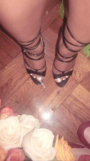 i don&rsquo;t think I ever showed y&rsquo;all my little fat feet 🦶🏽  what&rsquo;cha think 👀 https://t.co/R1MJHD1Bbm<a href="/tag/mvsales"class="tags"><span>#mvsales</span></a>
