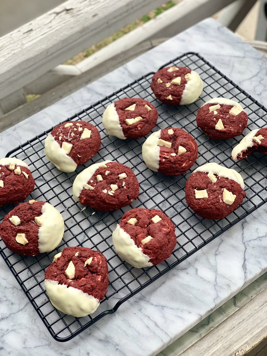 justin_al3x's tweet photo. Some Red Velvet Cookies to cheer up my isolated housemates. Thank you to @nytfood & @erinjmcdowell for the beautiful recipe! #bakingbyjustin 👨🏼🍳🍪 #baking #bakestagram #bakersofinstagram #homecooking #homemade #homebaker #thefeedfeed #thefeedfeedbaking https://t.co/xlYhPTXlBp https://t.co/AkVQ8N4ZVD