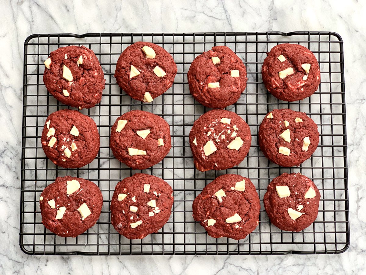 justin_al3x's tweet photo. Some Red Velvet Cookies to cheer up my isolated housemates. Thank you to @nytfood & @erinjmcdowell for the beautiful recipe! #bakingbyjustin 👨🏼🍳🍪 #baking #bakestagram #bakersofinstagram #homecooking #homemade #homebaker #thefeedfeed #thefeedfeedbaking https://t.co/xlYhPTXlBp https://t.co/AkVQ8N4ZVD