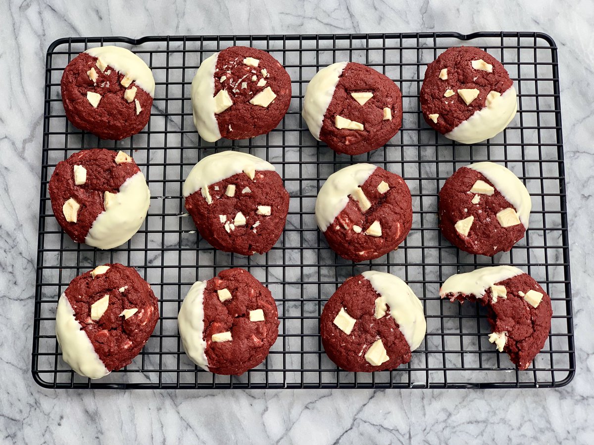 justin_al3x's tweet photo. Some Red Velvet Cookies to cheer up my isolated housemates. Thank you to @nytfood & @erinjmcdowell for the beautiful recipe! #bakingbyjustin 👨🏼🍳🍪 #baking #bakestagram #bakersofinstagram #homecooking #homemade #homebaker #thefeedfeed #thefeedfeedbaking https://t.co/xlYhPTXlBp https://t.co/AkVQ8N4ZVD