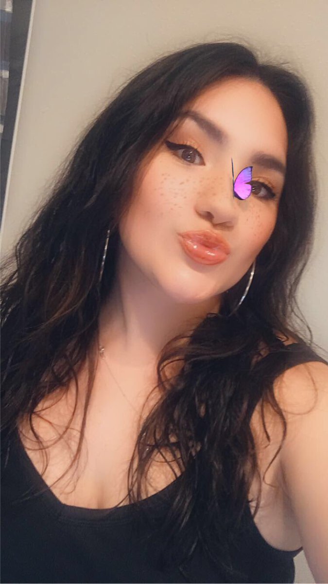 chassitychasss's tweet photo. Without struggle there’s no progress! #StayAtHomeAndStaySafe #QuarantineLife #makeupforfun https://t.co/6W8gSHOgxf