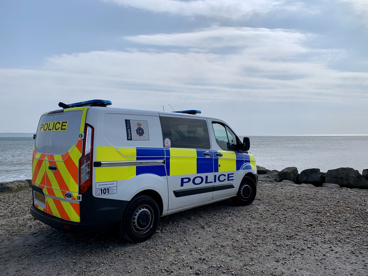 With @EDorsetPolice today for a 0700-1700 shift. Focused on patrols around Christchurch, Mudeford, Highcliffe &amp; Friars Cliff to push the government’s message to #StayAtHomeAndStaySafe. Cars leafleted &amp; advice given. Taking a trip to go windsurfing is not an essential journey!