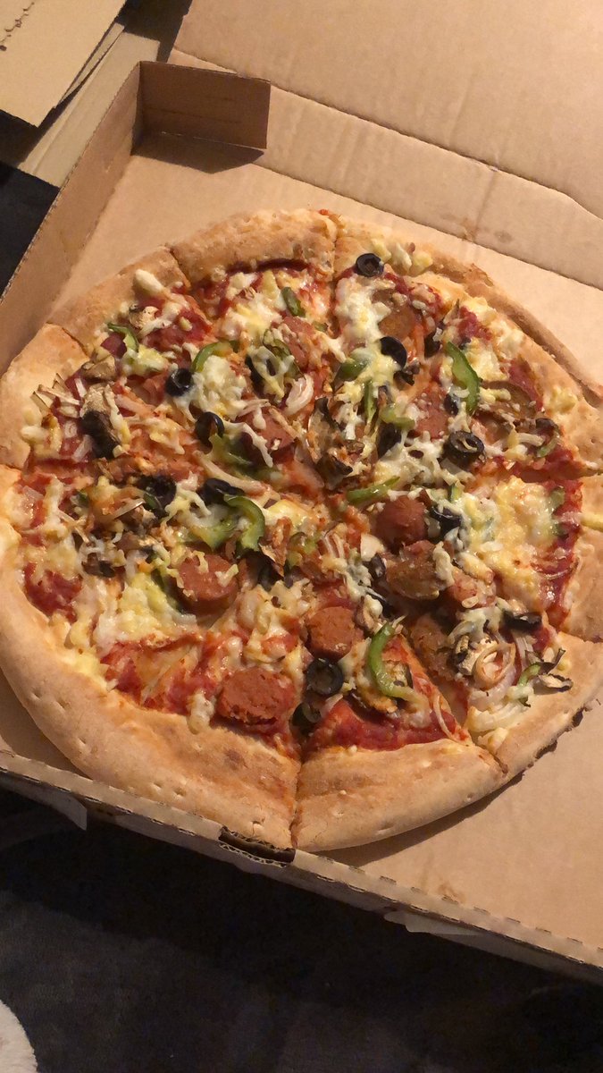 Fay_V_88's tweet photo. @PapaJohnsUK 1- did you run out of toppings this eve 
2 - why do you always always forget my special garlic dip 😭😭😭
Not gonna call to make the driver come out just for that but it’s every time!!! https://t.co/uAVW992Nig