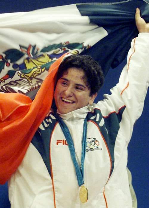 Soy_Xalapa's tweet photo. UN DÍA COMO HOY DEL 2O13, MUERE SORAYA JIMÉNEZ, MEDALLISTA DE ORO EN SIDNEY 2000

La ex atleta mexicana falleció víctima de un infarto al corazón; fue la primera mujer mexicana en obtener una presea áurea en Juegos Olímpicos https://t.co/zNEsCc7N5U