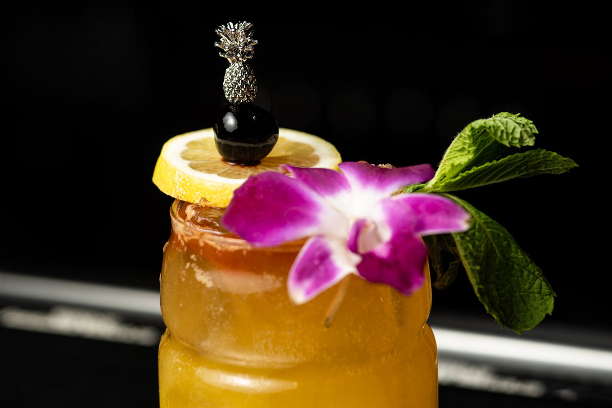 fourpeaksbrew's tweet image. The Golden Swizzle 

1.5 oz. commerce gin
.75 oz. lemon juice
.5 oz. passionfruit
.25 oz. orgeat

Combine all ingredients in a glass filled with ice and stir. Top with Four Peaks Golden Lager and a float of Angostura Bitters. Garnish with lemon, mint, and Luxardo cherry. Enjoy.