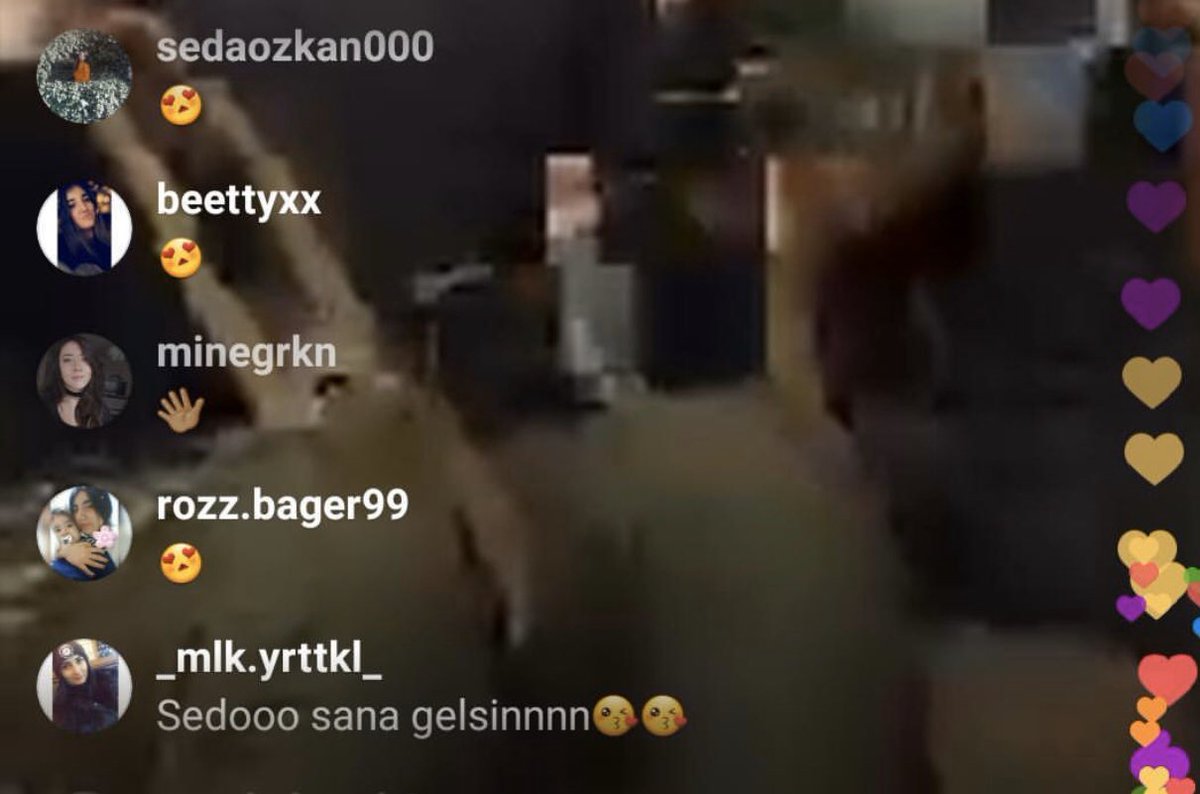 _Melek1905's tweet photo. Biz de napalım işte ya karantina günlerinde kızlarla o konser senin bu konser benim geziyoruz..😅👻@minegrkn #sedoo https://t.co/1p4GOd9mz8