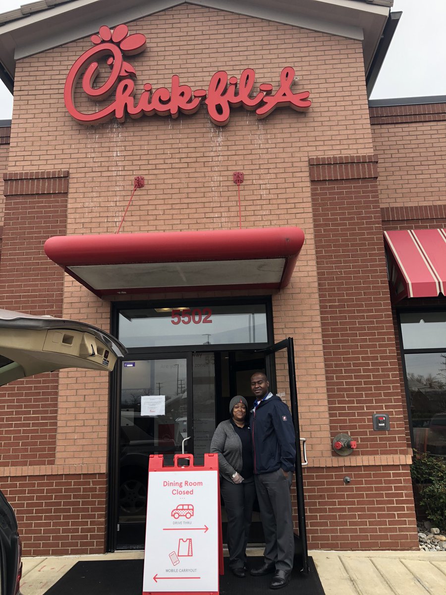 PGCPSPartners's tweet image. Drive by TODAY, 3-5pm, our #PGCPSPartner @DH_ChickfilA 👏🏽to receive your  #GrabAndGo chicken sandwiches/chips to families of their @pgcps adopted schools @beanes0008 and William Hall Academy. 

First come, first serve 😊. @Suitlandhighs 
5200 Silver Hill Rd, Forestville