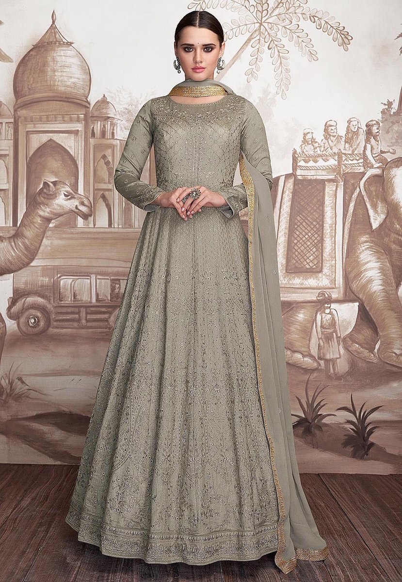 UtsavFashion's tweet photo. Want to melt into earthy tones then turn up the volume on our silhouettes!
Shop: https://t.co/pNxLYVIadl
#muted #beige #earthy #neutrals #ivory #brown #mauve #subtle #offwhite #olive #grey #dusky #abaya #flare #modernyetrooted #indianfashion #ethnicwear #applique #threadwork https://t.co/e81UmyvIAV