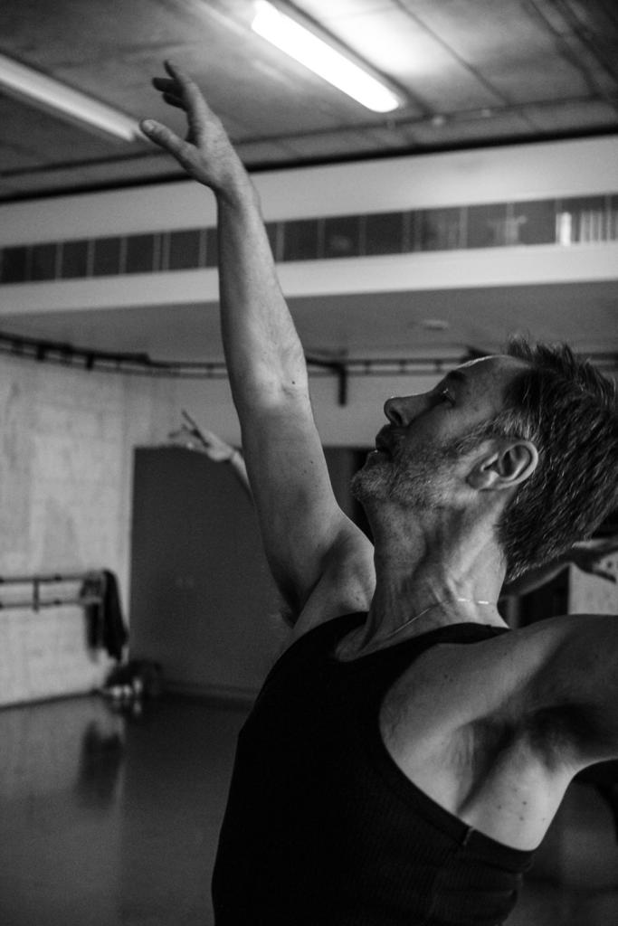effortproduct's tweet photo. We're thrilled to welcome #GlenSnowden as #BalletMaster. He's offering 2 levels of Online #BalletClasses. All you need is a stable chair/table/barre & computer/tablet.
Price: £6/class
BASIC BALLET / Thurs 5-6pm BST
ABSOLUTE BEGINNERS BALLET/ Fri 5-6pm BST
https://t.co/YqNP8FIaVU https://t.co/anBjpX4W2v