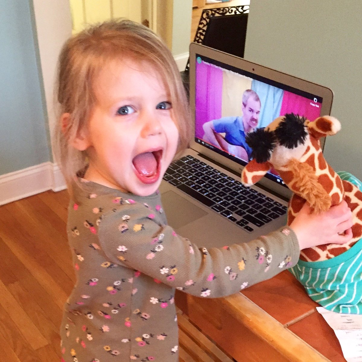 Join us for daily 9am
weekday singalongs;
Come together,
right now...
Sing with me!
patreon.com/JeffJamFunClub