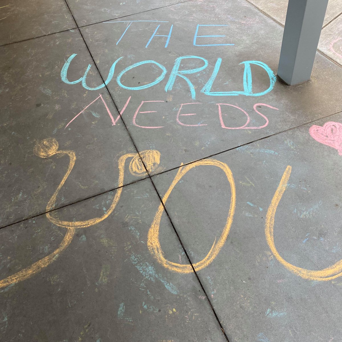UTSWMedCenter's tweet photo. To our #HealthCare team: Thank you for all you do. Your strength and compassion continue to amaze us. #IAmUTSW #COVID19 #coronavirus https://t.co/KBPoxstvnC