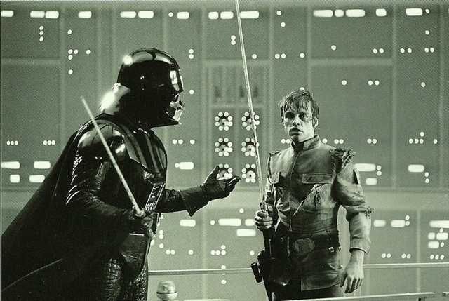 maka_gh's tweet photo. Here behind scenes #TheEmprireStrikesBack
#DavidProwse and @HamillHimself seems to be listhening carefully, your face is really shocked, probably was here when you knew about your parentesc with #DarthVader?? https://t.co/InvoVp8apf
