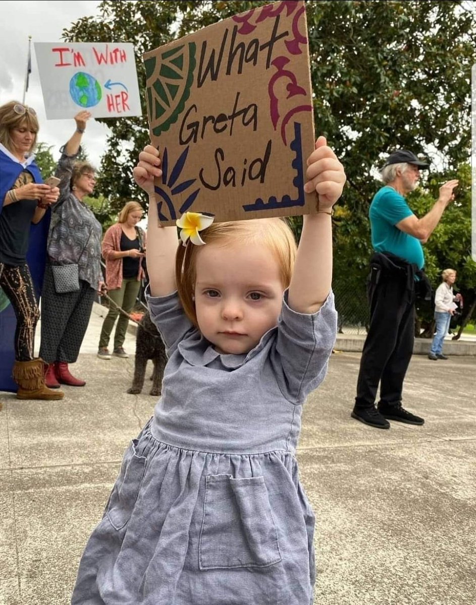 LOVE4Justice33's tweet photo. @MarkRuffalo Thats what you end up like when you believe a leader who is a liar!!! Instead of warning the people he played it down and soon wants to go back as usual because of the economy.

Youre not in good hands America.
#Corona
#ClimateStrikeOnline 

Let us pray for a better future https://t.co/dxVLr77Cuo