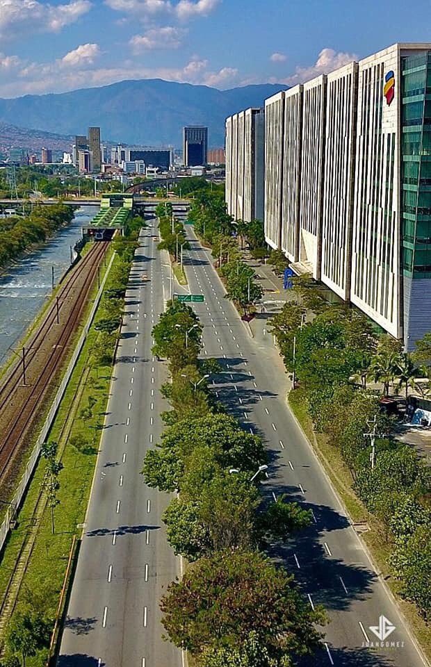 MAXNIWDE's tweet photo. @ARQUIRED @parq @arquitect_viva los mejores momentos de la cuarentena ...se respira  🅰️rquitectura 
Medellín #colombiaUrbana https://t.co/DNNcmfiqwt