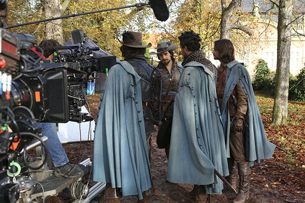 JuttaFreudig's tweet image. #MusketeersEurope And two #BTS photos of the most impressive #OneForAllAndAllForOne ⚜️ scene #TheMusketeers S2ep10 😍❤️ #DArtagnan #LukePasqualino #lucapasqualino #Athos #TomBurke #Aramis #SantiagoCabrera #Porthos #HowardCharles #BehindTheScenesOnSaturday