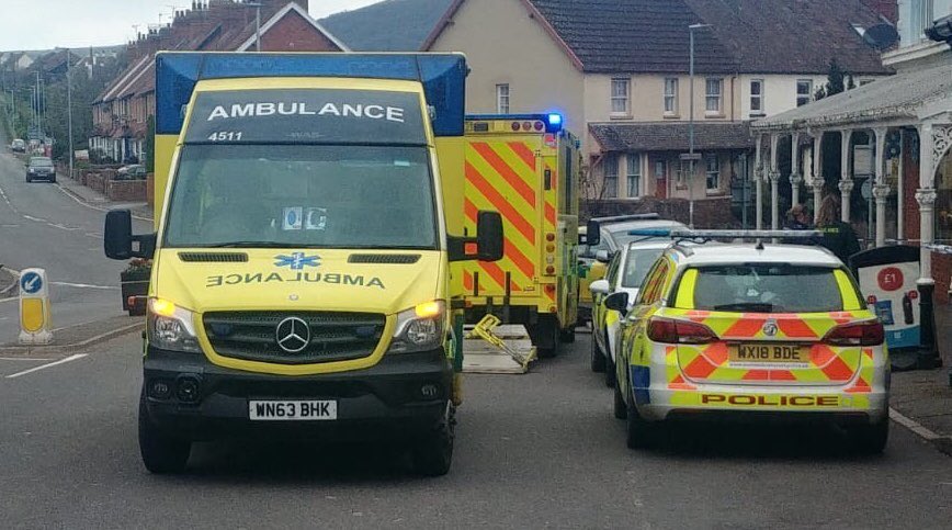 ASPSpecials's tweet photo. Our @ASPolice #SpecialConstables were also supporting @ASPWestSom today with #SCNick & #SCSimon responding to incidents & patrolling giving #StayAtHomeAndStaySafe advice. Multi agency working at a medical emergency with @swasFT & @dsairambulance . #Teamwork @jesip999 https://t.co/xg1x9nANA6