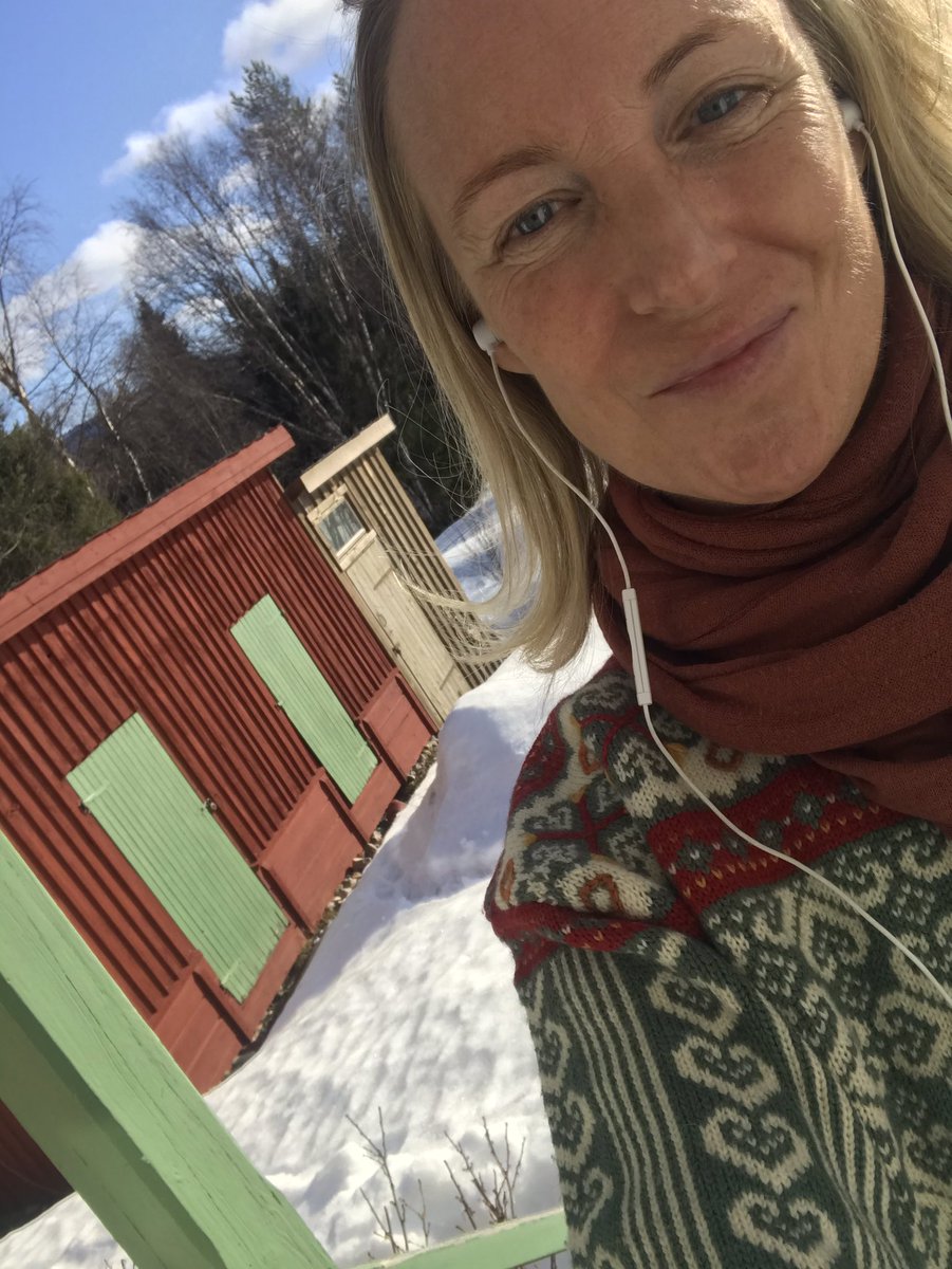 QueenEdn's tweet image. Jorå.. matchar uthuset!! 😘 #Härjedalen #härligarjedalen #glöte #svartåsvallen #Jämtland #ootd