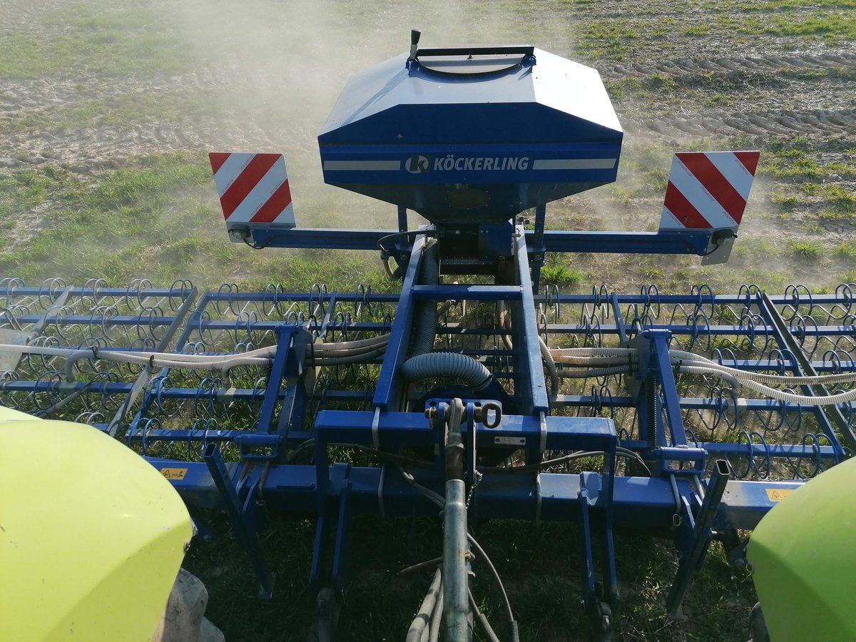 ludoagri's tweet photo. Wahooo! En plus du confinement, les #citaruraux m'ont vu( pour une fois qu'il fessait du sport...) avec mon épandeur à pesticide (raticide, virulicide, etc..) Tant que ça fini par #cide
Et bah non ! A mon tours, et  avant ce #Covid_19    j'ai voulu #fairungestepourlaplanette https://t.co/28R1FU6CLG