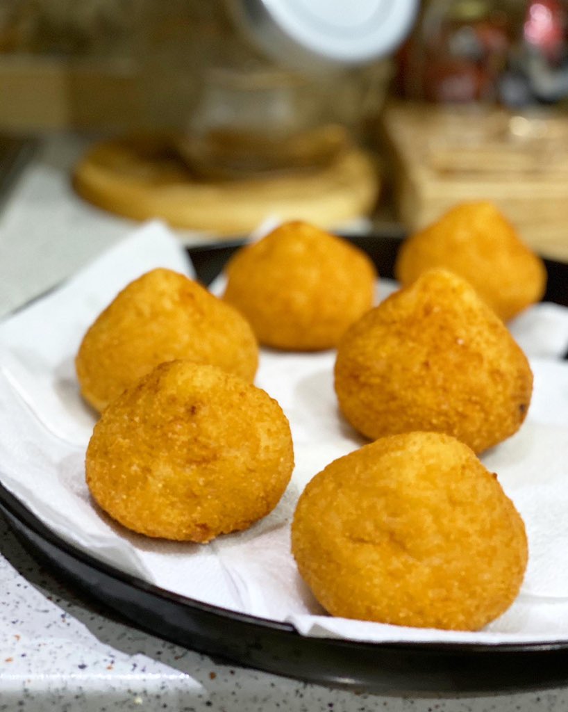 _FoodAddicted's tweet image. 🧡 Arancini 🧡
.
.
.
. 
#foodaddicted #saturday #food #foodie #instafood #cibo #arancini #cucinaitaliana  #italianfood #sicily #mother #healthyfood #homemade #sicilia #foodblogger #foodblog #foodporn #chef #cheftalks #chefoninstagram #italy #italianfood #italian #iorestoacasa