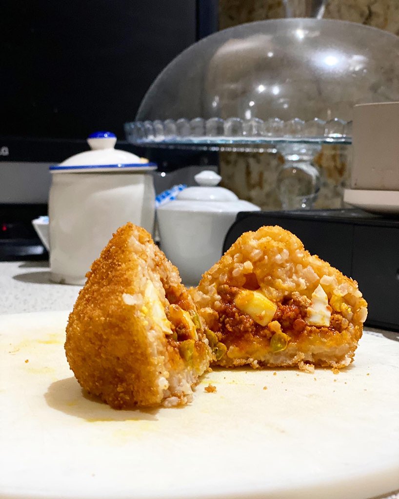 _FoodAddicted's tweet image. 🧡 Arancini 🧡
.
.
.
. 
#foodaddicted #saturday #food #foodie #instafood #cibo #arancini #cucinaitaliana  #italianfood #sicily #mother #healthyfood #homemade #sicilia #foodblogger #foodblog #foodporn #chef #cheftalks #chefoninstagram #italy #italianfood #italian #iorestoacasa