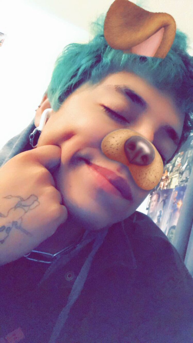 LostVesselIX's tweet photo. Mi pelo siempre anda en crisis 😔 https://t.co/JtpXMZHWIB