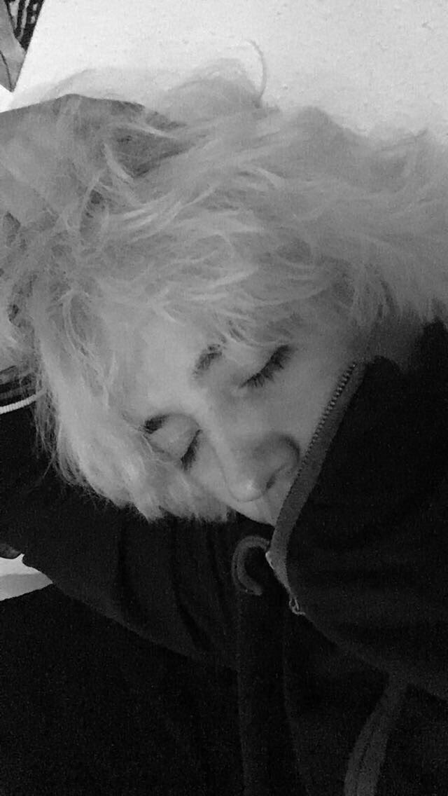 LostVesselIX's tweet photo. Mi pelo siempre anda en crisis 😔 https://t.co/JtpXMZHWIB