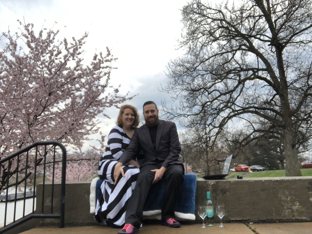 deejaythompson's tweet photo. #royalquarantinewedding #rizzutoshow @RizzShow  @BlueBirdAshes24  #picnicintherain https://t.co/5K0m3xCt3a